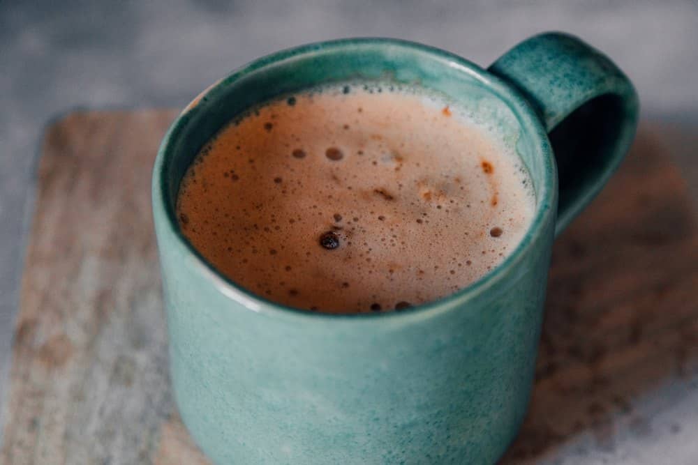Photo d'un bole de chocolat chaud vu de dessus